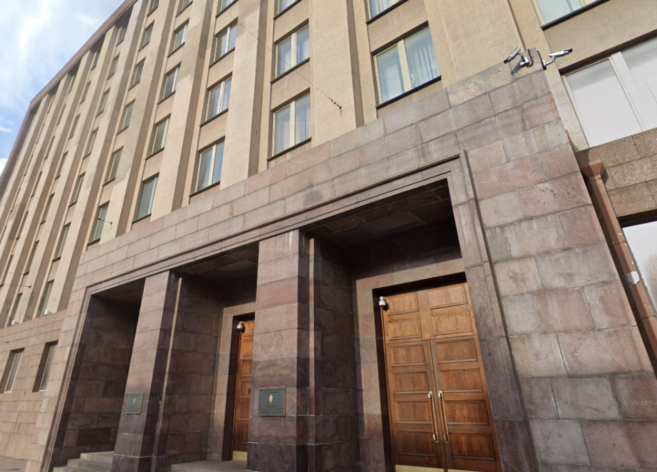 Иностранцев задержали за танцы у здания УФСБ в Петербурге